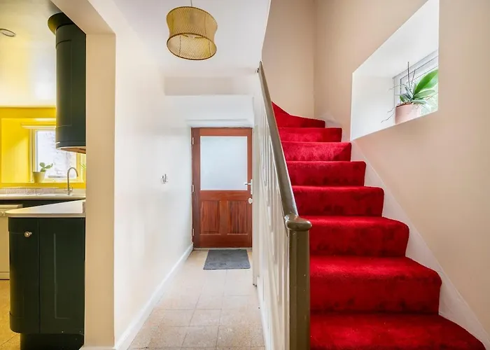 Grade II Listed Victorian House Sleeps 8, 4 Bedrooms