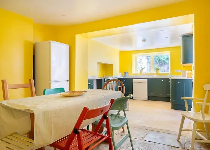Grade II Listed Victorian House Sleeps 8, 4 Bedrooms