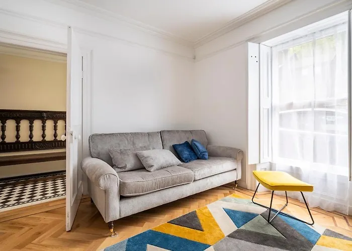Grade II Listed Victorian House Sleeps 8, 4 Bedrooms