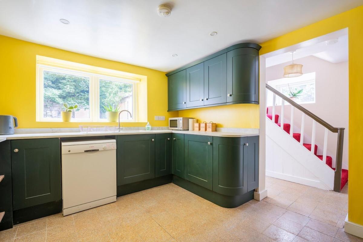 Grade Ii Listed Victorian House Sleeps 8, 4 Bedrooms Holiday home *