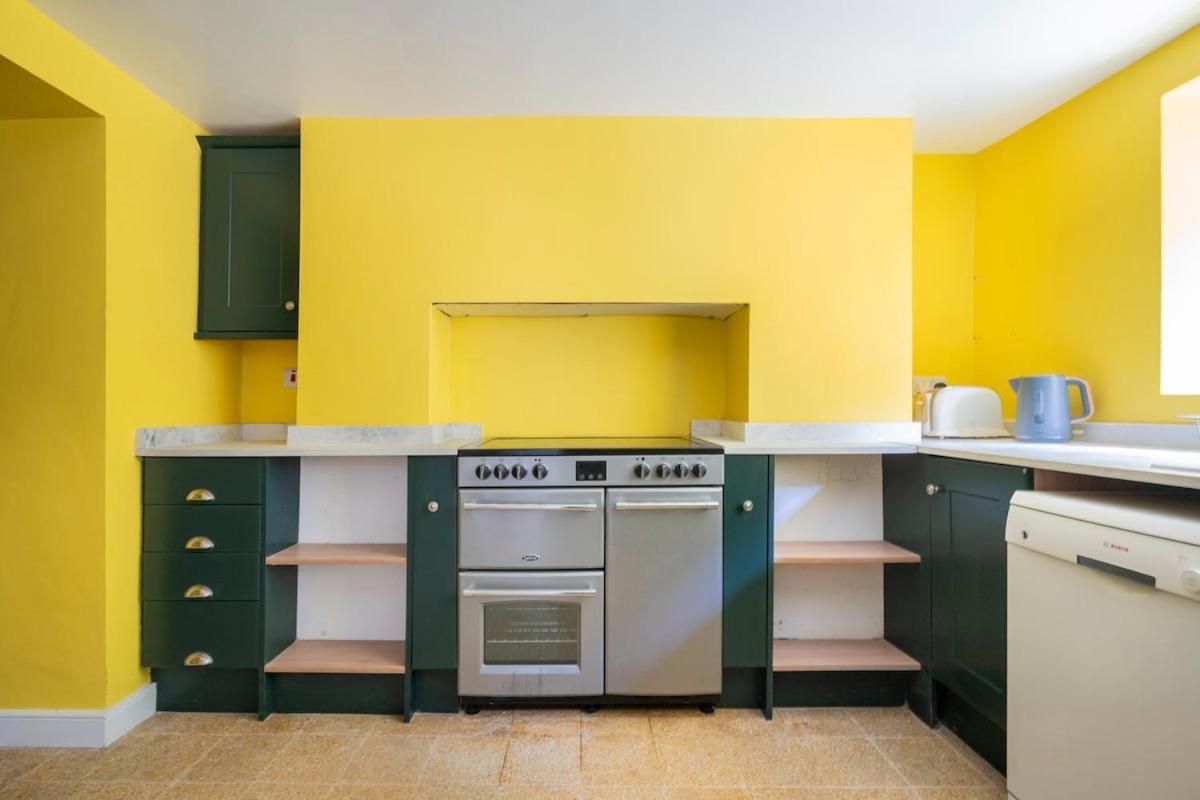 Grade Ii Listed Victorian House Sleeps 8, 4 Bedrooms *