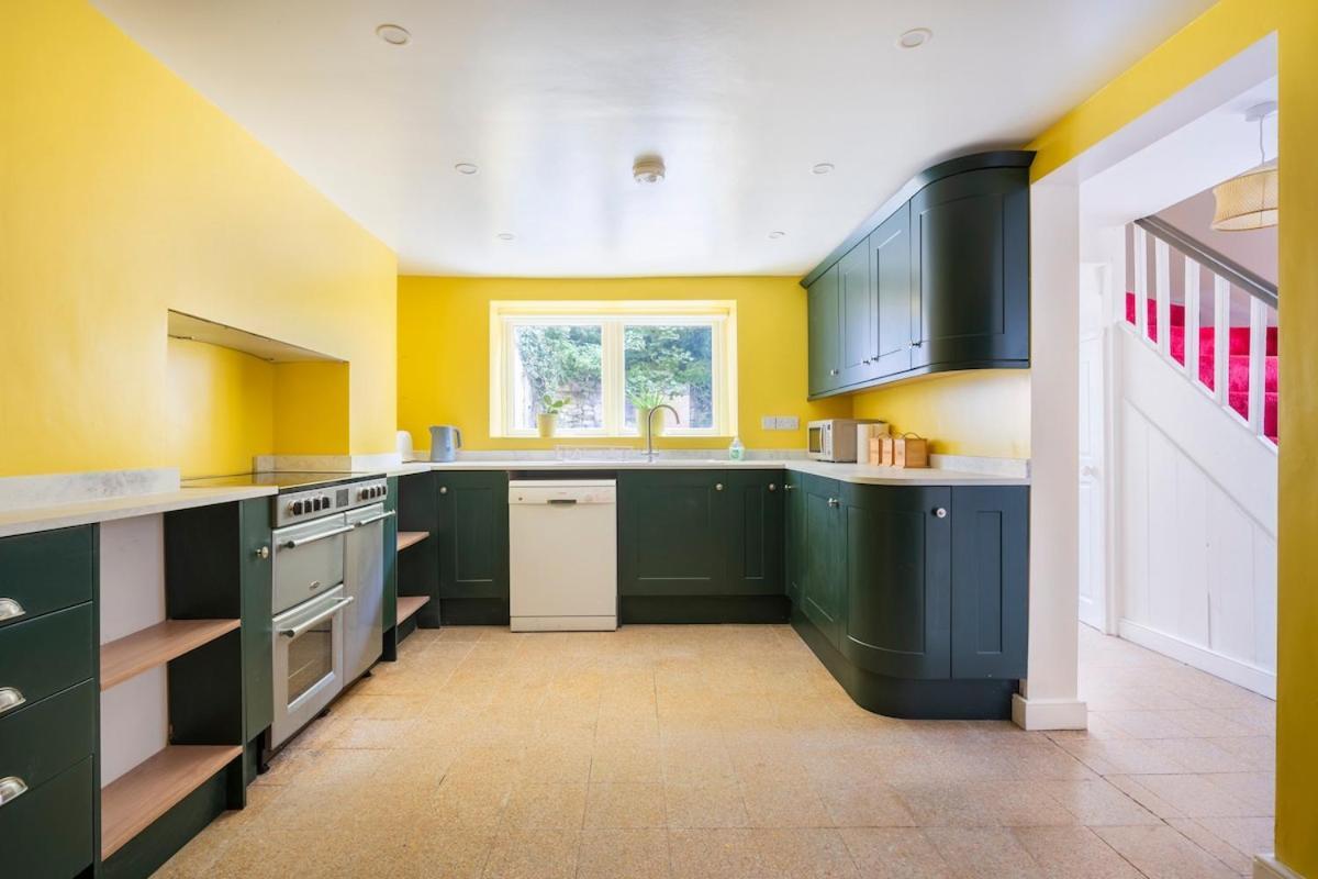 Grade Ii Listed Victorian House Sleeps 8, 4 Bedrooms *