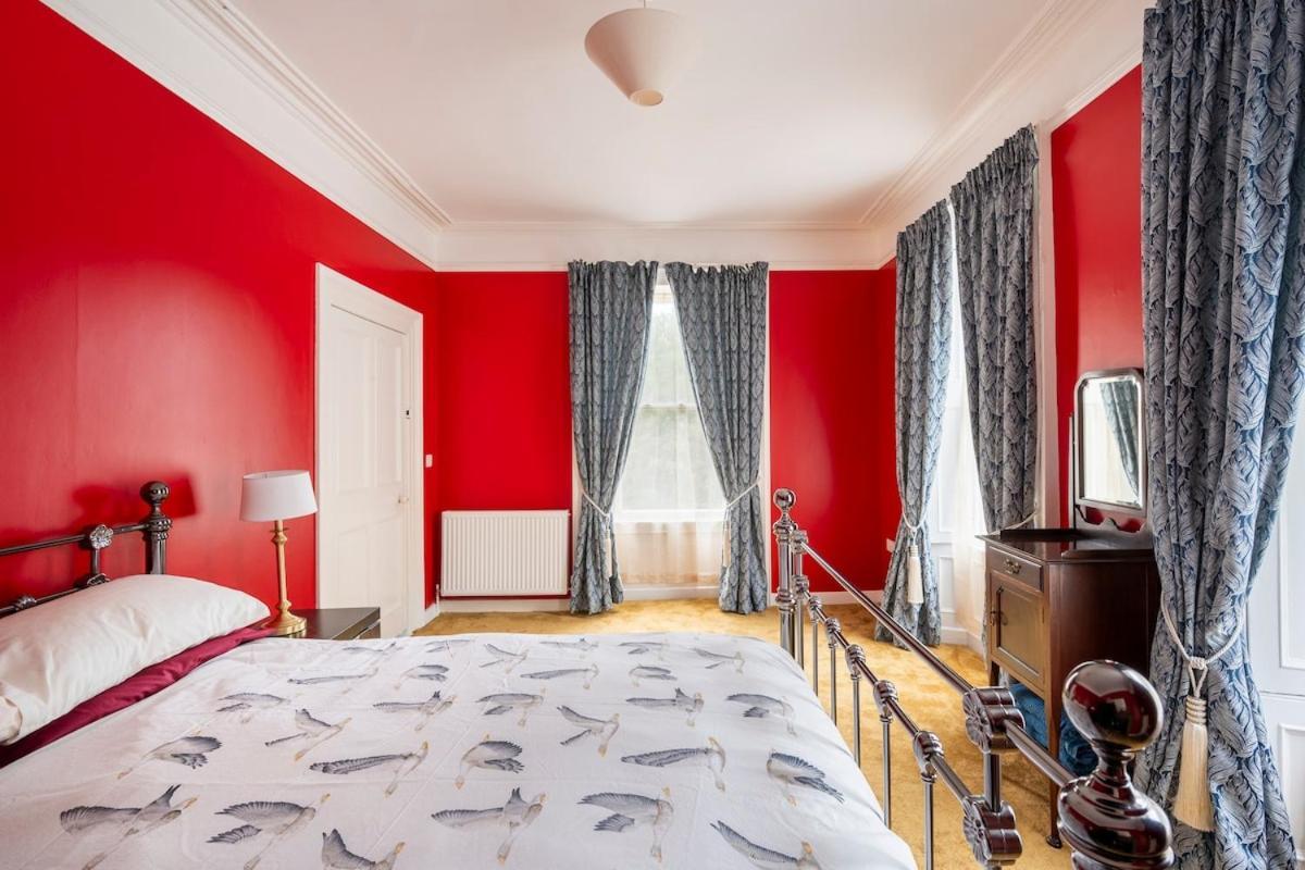 Grade Ii Listed Victorian House Sleeps 8, 4 Bedrooms *